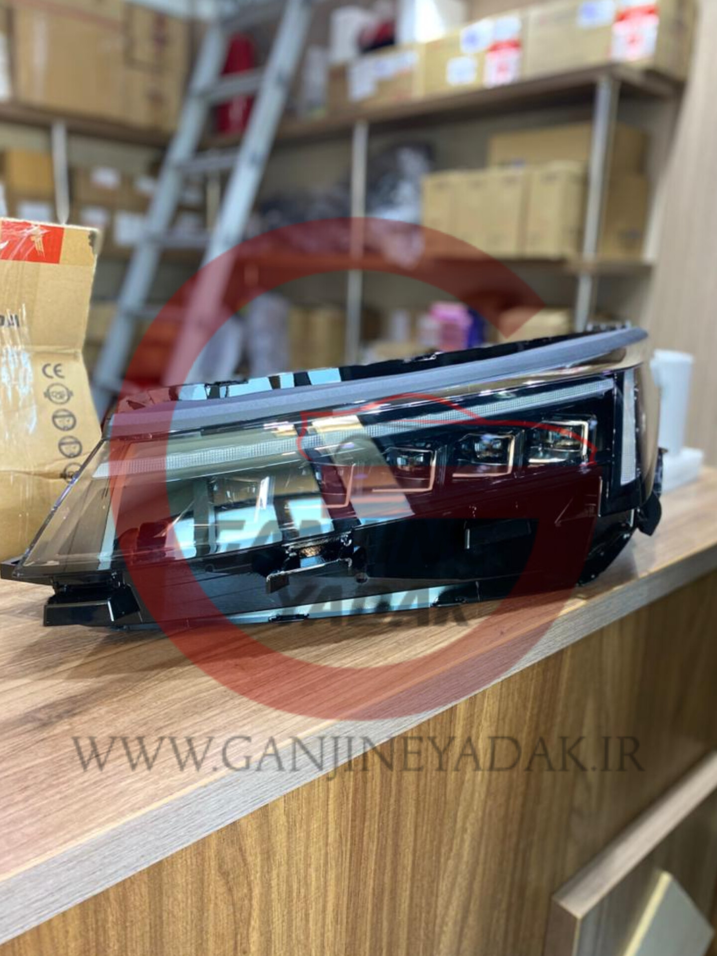 چراغ جلو چپ کی‌ام‌سی جی ۷ شرکتی اصلی